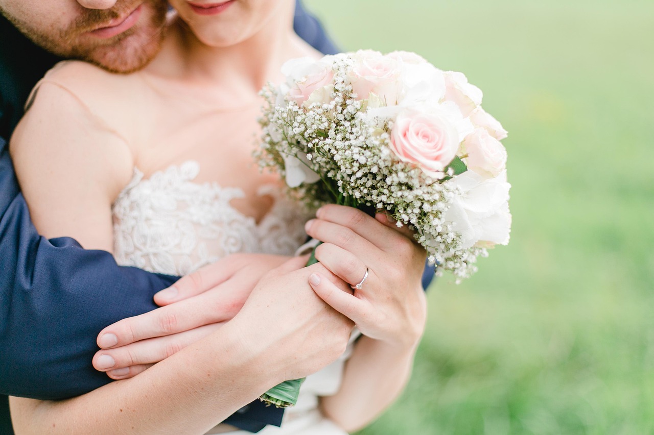 結婚式を控えたカップル必見！痛みなしのペア割ホワイトニングプラン